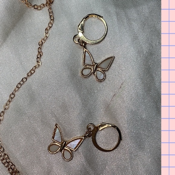 Butterfly Necklace & Earrings Set - Picture 9 of 11